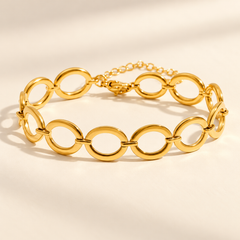 Bracelet KHADY doré à maillons ronds ajourés, avec fermoir mousqueton et chaînette de réglage