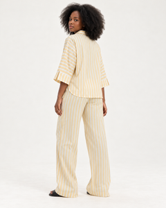 Ensemble Mouna, coupe ample de la chemise et du pantalon, vue de dos