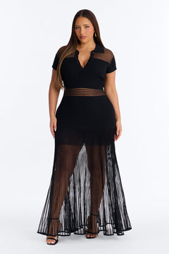 Robe CAROLINE noire en maille, vue de face sur une seconde silhouette