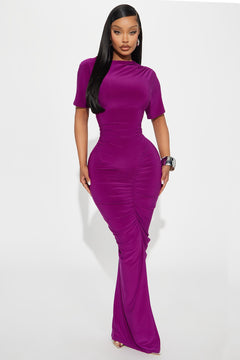 Robe CLAUDIA prune, longue et froncée à manches courtes – photo 1