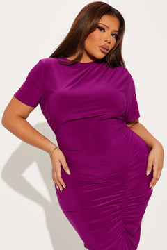 Robe CLAUDIA prune, longue et froncée à manches courtes – photo 5