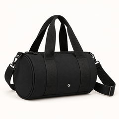 Sac de sport noir au format baril, vue de trois quarts