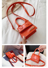 Charger l&#39;image dans la galerie, Mini cartable J croco